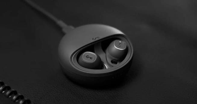 YX1 Wireless Earphones gallery photo 2